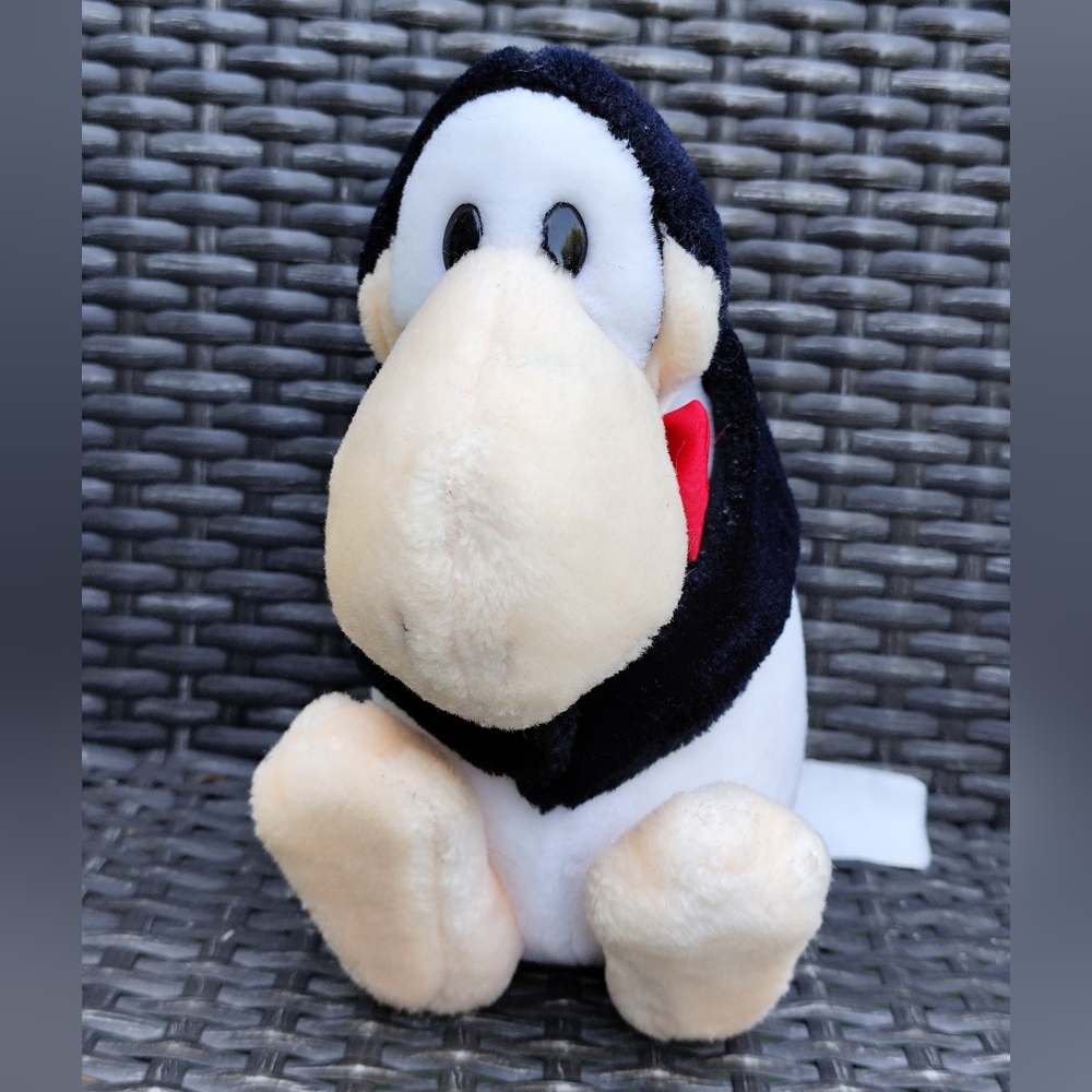 Vintage 1985 The Washington Post Co Dakin Opus The Penguin 9" Tall Stuffed Toy